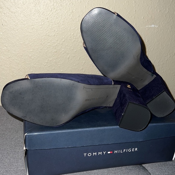 Tommy Hilfiger slides EUC - Picture 4 of 4